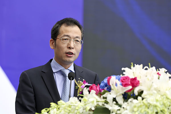 乐鱼体育国际中心项目施工建设方代表浙江建工集团总经理徐伟在仪式上致辞